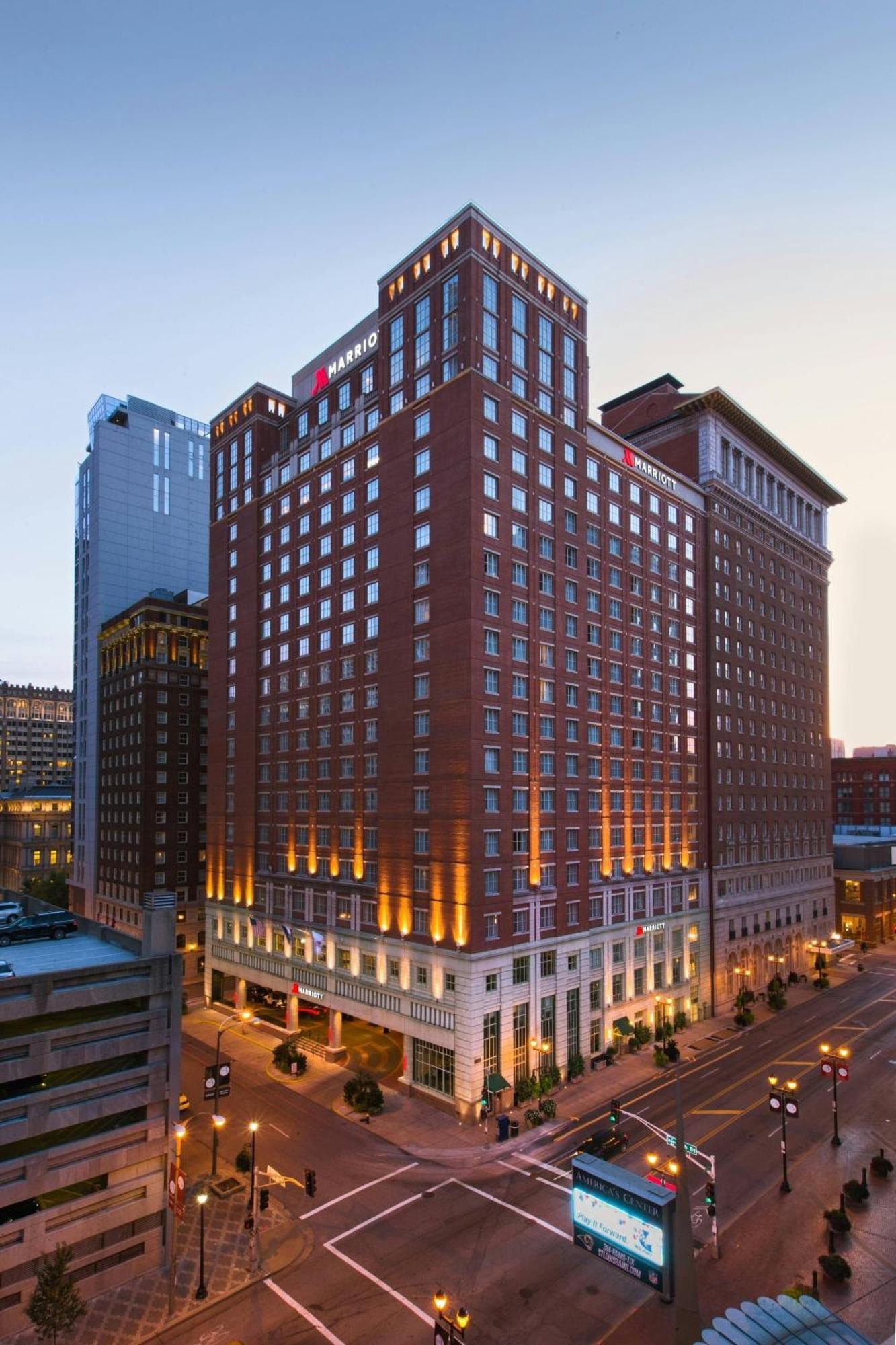 Marriott St. Louis Grand Hotel Екстериор снимка